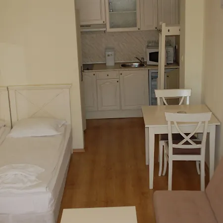 Flores Park Słoneczny Brzeg