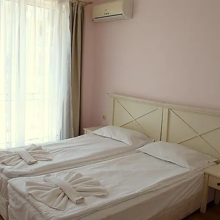 Flores Park Słoneczny Brzeg