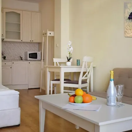 Flores Park Apartament Słoneczny Brzeg