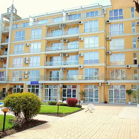 Flores Park Apartahotel 3*