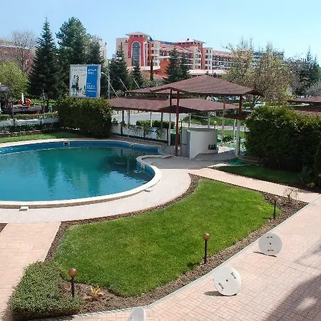 Apartahotel Flores Park 3*